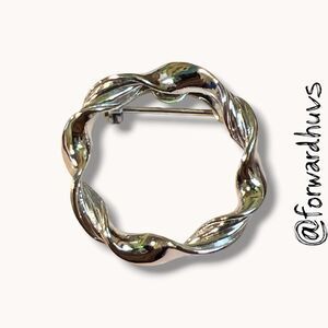 Vintage Silver Tone Twisted Wreath Circle Brooch Pin